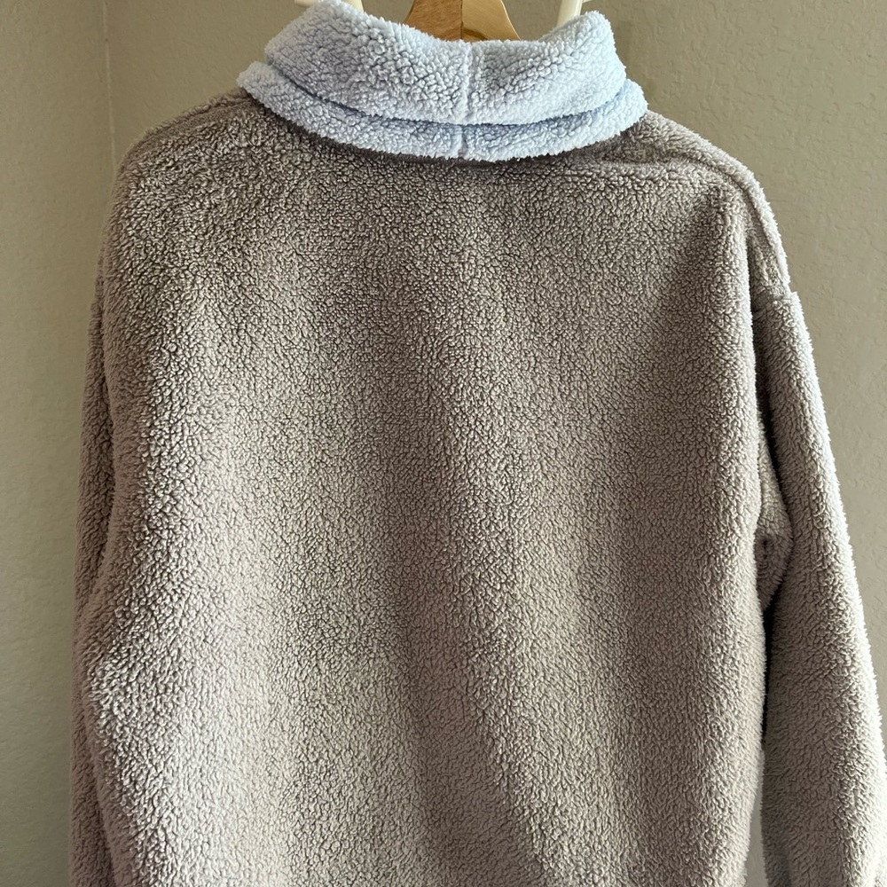 Used sweater - Picture 2 of 2